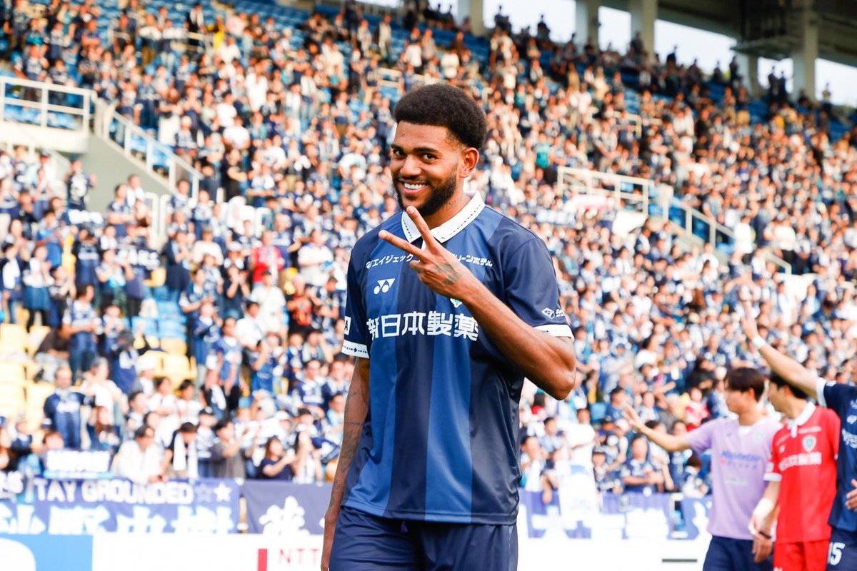 AvispaF's tweet photo. ◤𝐏𝐈𝐂𝐊 𝐔𝐏 𝐏𝐇𝐎𝐓𝐎📸◢

喜びの瞬間をピックアップ😆👍
勝ったぞ！勝ったぞ！勝ったぞ🎉

🏆明治安田J1リーグ 第9節
#アビスパ福岡 2-1 #ファジアーノ岡山 https://t.co/1TMmcfSkgy