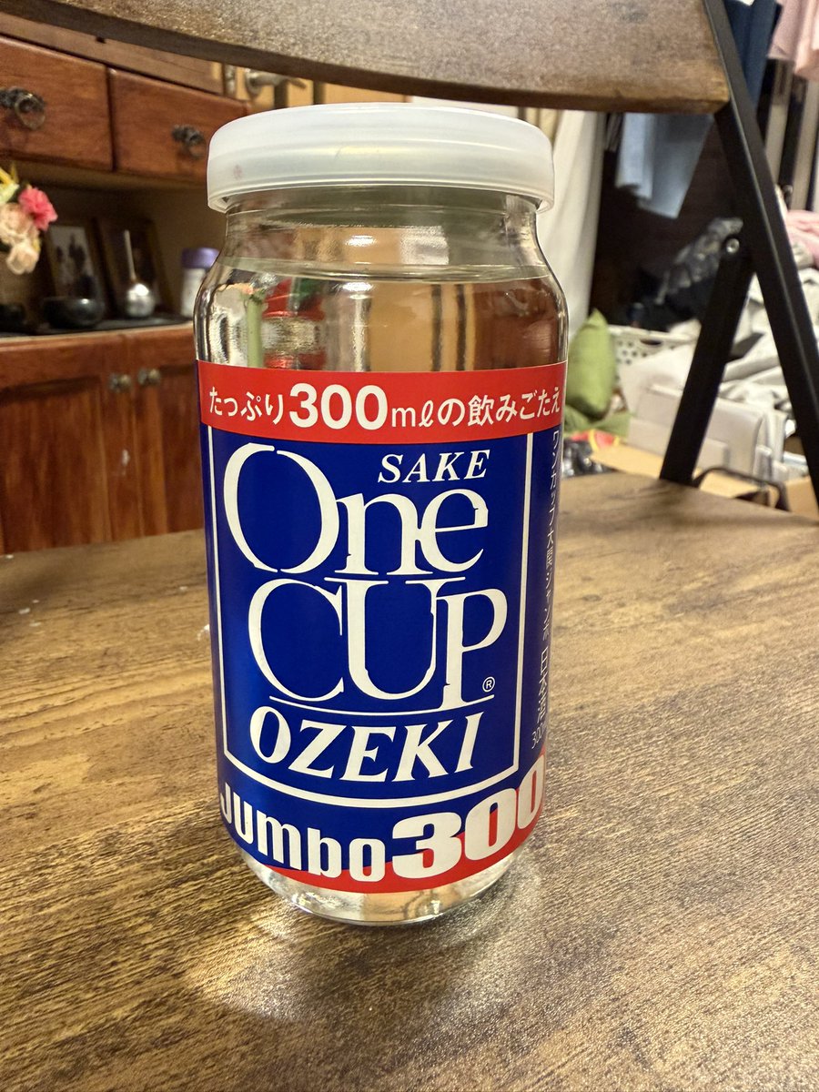 gekkojr's tweet photo. 酒カスあるある。今日もスーパー行ってベルばらワンカップないなと確認した後、普通のワンカップ買ってしまう。しかも大きいサイズ。捧げよ捧げよ肝臓を捧げよ。 https://t.co/Mr6s1HANeT