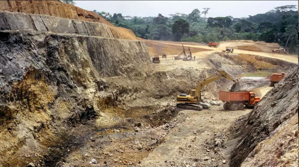 RTenfrancais's tweet photo. 🇨🇮 Côte d’Ivoire : un immense gisement d’or découvert près de #Boundiali

Avec 115 tonnes d’or estimées, le nouveau gisement pourrait renforcer la place de la Côte d’Ivoire parmi les grands producteurs africains. https://t.co/c0q4PndktB