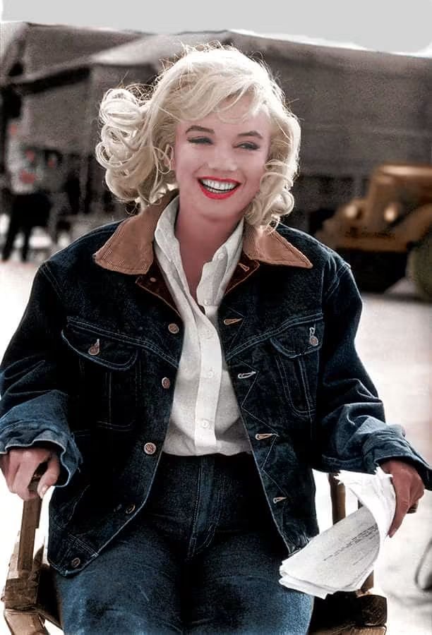 Clubpassionmar2's tweet photo. Own color work so please do not share it on another group or page other than this one without quoting my name and agreement (no sale). Thanks for your understanding.
#Marilyn #marilynmonroe #clubpassionmarilyn #colorisation #colorwork #lesdésaxés #themisfits https://t.co/ZOi07shrcT