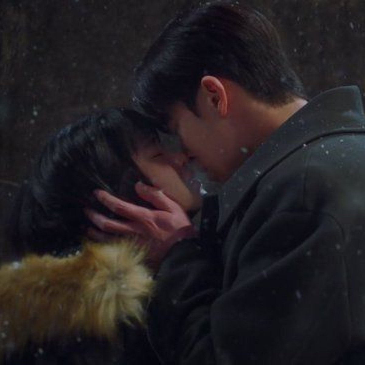 imextra_1's tweet photo. "아름다운 키스신은 충동성을 동반한다."

김여주 선정 한드 역사상 가장 아름다운 키스신 타래 https://t.co/jKE6hSIZEo