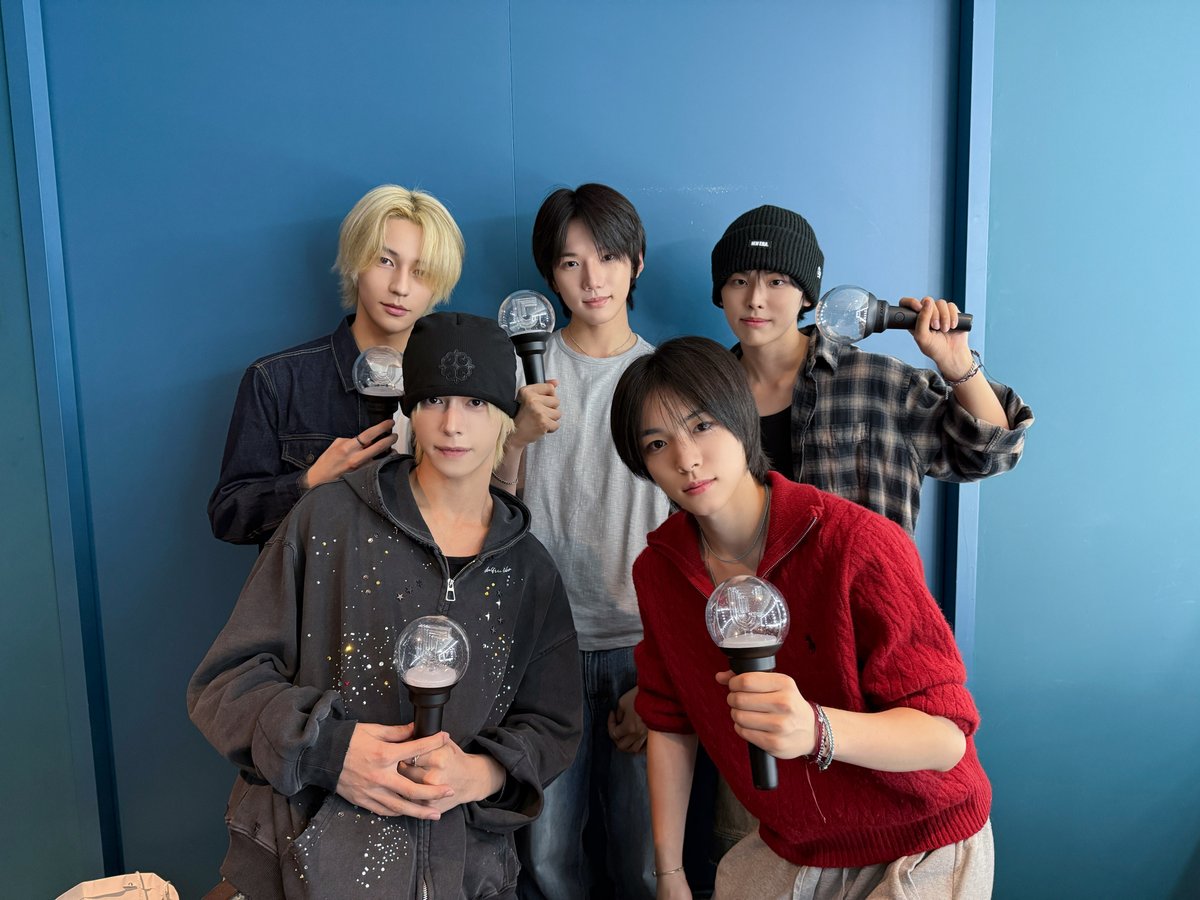 KEYVITUP_inkode's tweet photo. [📷] JX 2026 TOUR CONCERT <CORE> in INCHEON Behind

연습생 때부터 정말 많이 보고 배우며 동경해 온 두 분의 무대를 직접 볼 수 있어 너무나 행복했던 콘서트🎵
많은 것을 배우고 느낄 수 있었고, 다섯 멤버 모두 공연이 끝난 지금까지도 그 여운이 가시지 않습니다!

저희도 두 분처럼 많은 사람들에게 오래도록 기억될 추억을 선물하는 아티스트가 될 수 있도록 열심히 노력하겠습니다!!

피디님, 사랑합니다…🤍

#KEYVITUP #KVP #키빗업