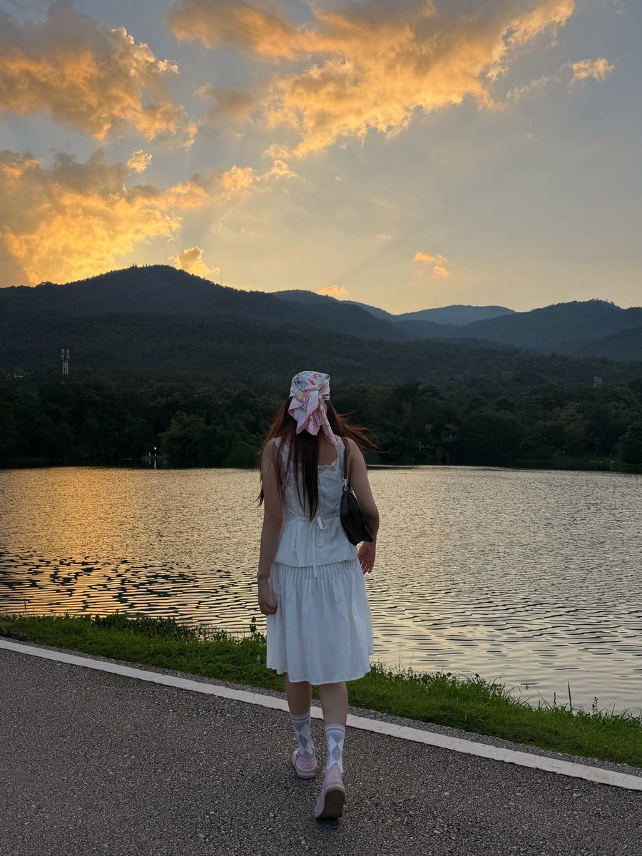 4_everfreen's tweet photo. ใส่ถุงเท้าคู่รองเท้ายังไงให้น่ารักขนาดนี้ ใส่อะไรก็ดูเหมาะกับตัวเองไปหมดเลย สาวน้อย 2.8 ขวบ
#puffshoesofficial
#myeverydaypuff
#puffflocollection
#srchafreen https://t.co/3Rk7rnqf8W