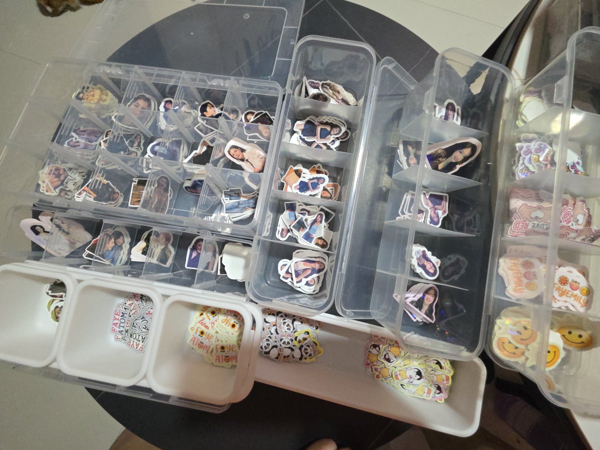 maiariroux31660's tweet photo. Trying to finish packing freebies.. I have a few more to pack.. heehee Lunar and Any in there too 😁😊

See you All there Fayemily!

#FayePeraya #ฝ้ายพีรญา
#AtomPariya #อะตอมปริยะ
#FabelEntertainment 
#FayeAtom https://t.co/HmV5OHneY8