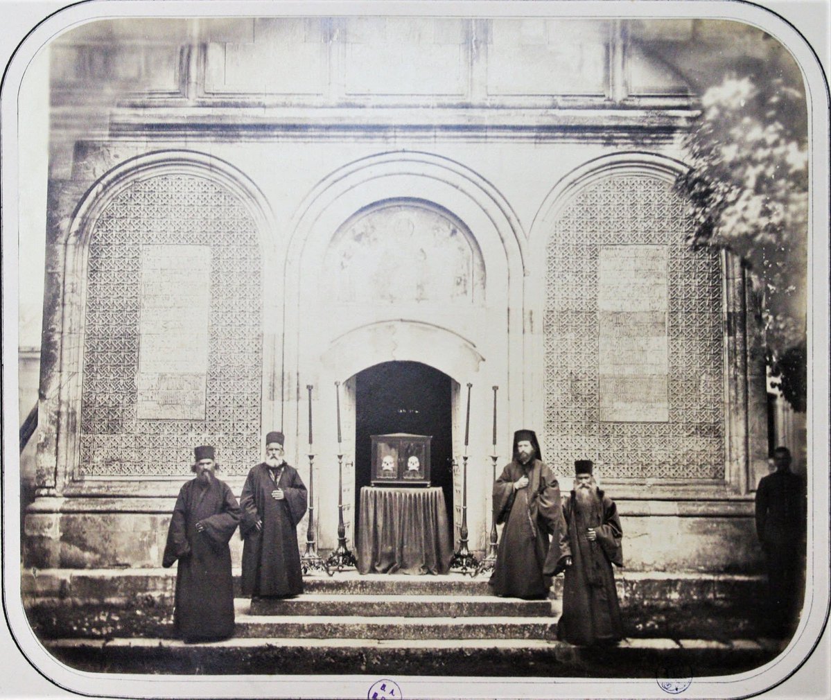 adrian_RLD's tweet photo. Craniile lui Mihai Viteazu [1558-1601] și al lui Radu cel Mare [1467-1508] la Mănăstirea Dealu din Târgoviște.

Fotografia a fost făcută în 1867 de către Carol Popp de Szathmari. https://t.co/xBarSIP8eT