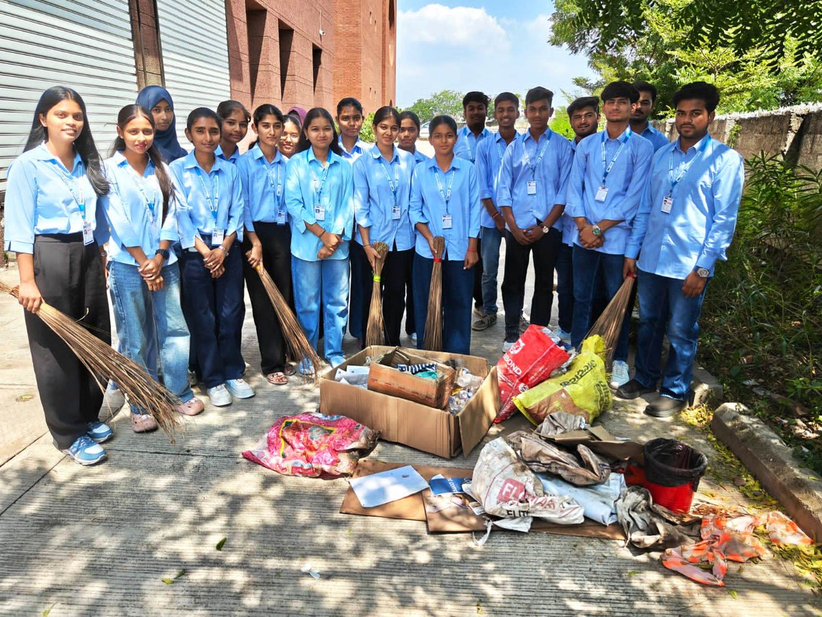 MIT_Updates's tweet photo. MIT College of Food Technology, Chhatrapati Sambhajinagar, celebrated Gandhi Jayanti-2026 with great enthusiasm and active participation from students, faculty members, and staff.

#mit_csn #mitcsn #GandhiJayanti #cleanliness #swachhataabhiyan https://t.co/H9u5gwW4dd
