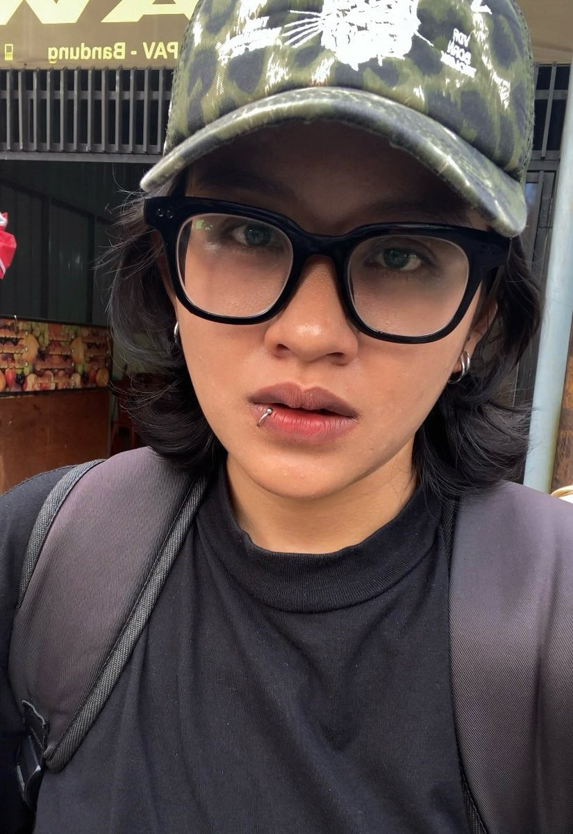 Scorusz's tweet photo. baru kali ini bangga jadi wni, gue lahh si gayut parkir untuk nona itu

#Orchidselcaday #OCSD https://t.co/cC15dUHvMC