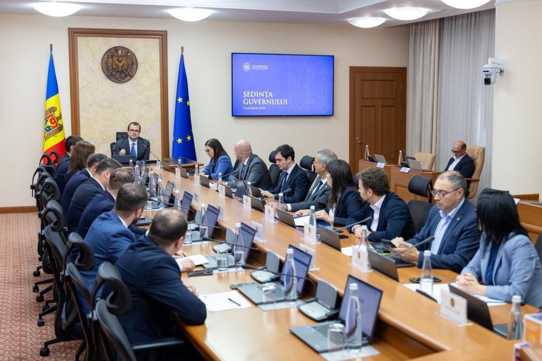 Hailey31846's tweet photo. Moldova will invest €130 million to modernize irrigation systems across 6,900 hectares of farmland, aiming to boost productivity by 50% and reduce drought risks

#Moldova https://t.co/qhqQLrDRvY