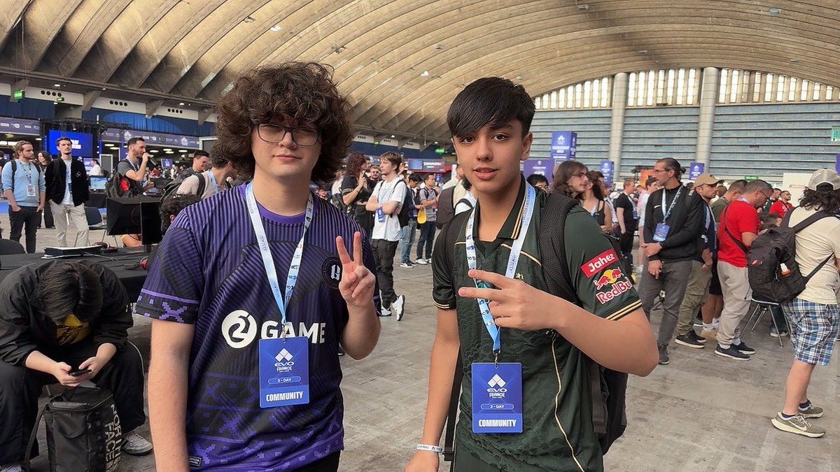 papatiwawa's tweet photo. チリのBLAZ&amp;Craimeが並んでたので写真を。ここ一、二年で格ゲー界を変えた二人がちゃんと中良さそうでほっこりですわ。 https://t.co/icLk9Badsp