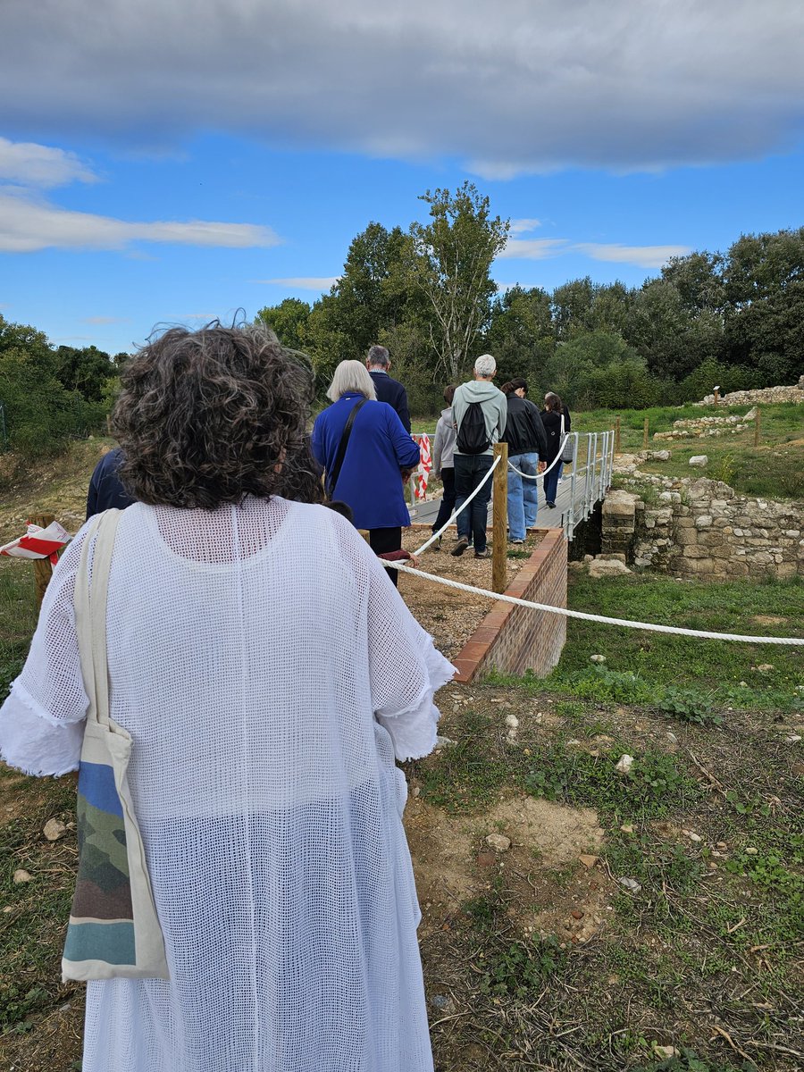 AjVilafant's tweet photo. Visita guiada per l'entorn de la masia de #PalolSabldoria  en motiu de les jornades europees de patrimoni #JEP El professor @tonicobos amb el regidor de patrimoni  Xavi García ens han acompanyat per descobrir el passat d'aquest patrimoni de #Vilafant. https://t.co/iBSHOAnFMM