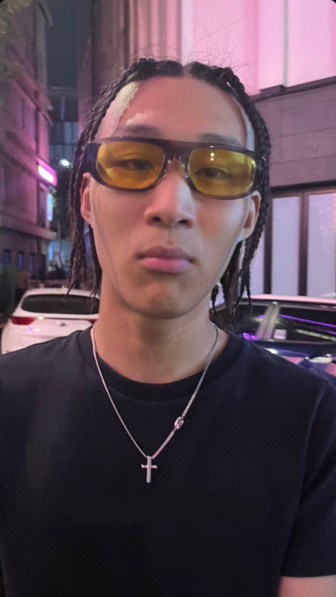 UNEDUCATEDDU's tweet photo. 오늘 카페에서 밤새게 생겨서 정색함... https://t.co/lAzErY9wCG