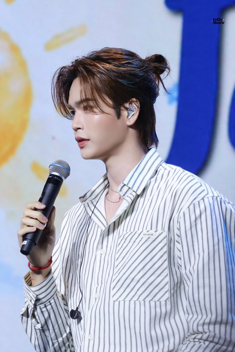 rainyday37078's tweet photo. The "21" era is definitely beginning. I can't wait for them to start filming the series. 😍🎸
JUNIORMARK NEW HORIZON VN
#JuniorMarkFMinVietnam #TwentyOneSeries #JuniorMark https://t.co/C1PFVFZPlp