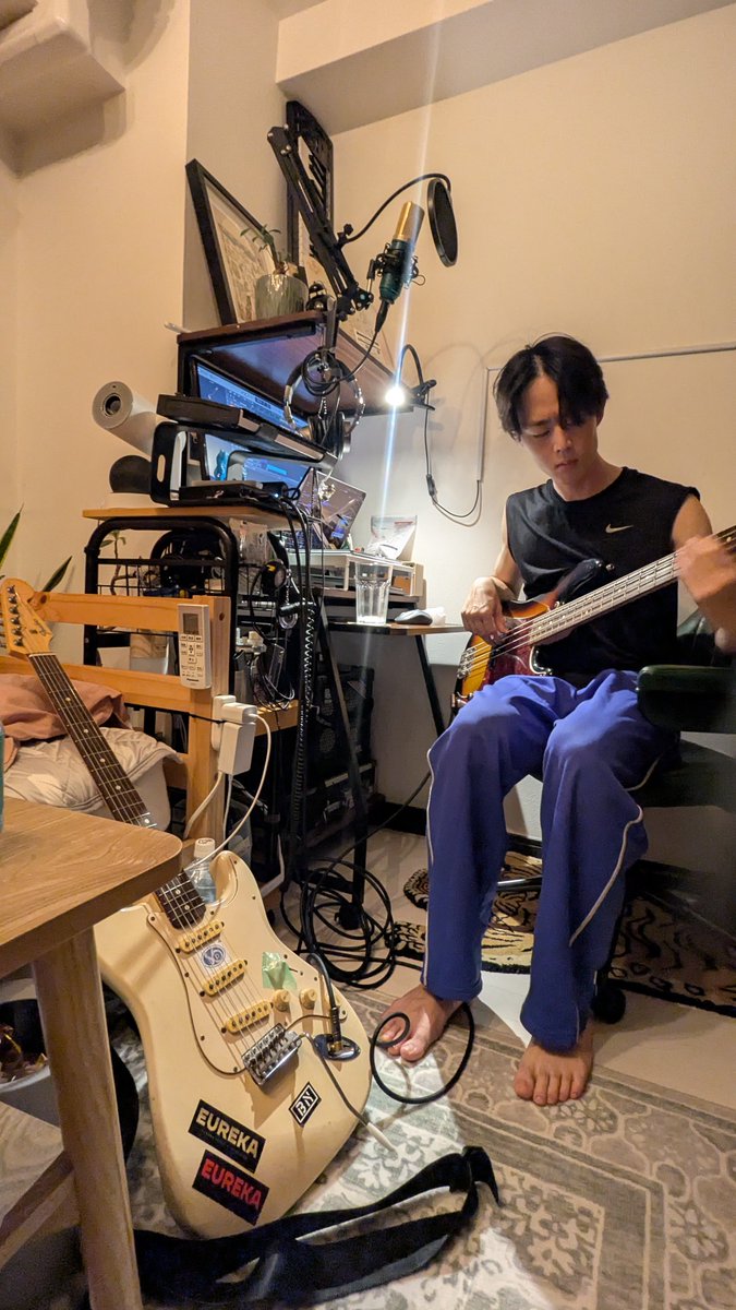 leatherturf's tweet photo. 秋、心を込めて、制作中です。
北国に住まう大熊が、来る冬に備えるように。
季節の変わり���ですので、体調にはお気を遣い、どうぞ暖かくしてお過ごしくださいませませ。
スープとか良いです。 https://t.co/D8XaiHm8Ev