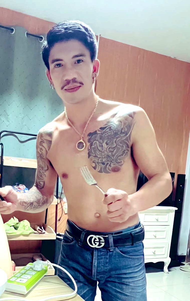 Hlum_dum's tweet photo. [•🔞 Only•] 🔰 By หลุมดำ.com 💦 

🎬 คิดถึงเฮีย เคน อภิชาติ กันบ้างไหม ถึงตอนนี้จะแก่ไปบ้าง สักลาย แต่ยังหุ่นดีและหล่ออยู่ แกสร้างตำนานไว้ให้ลูกหลานได้ดู ลำสวย หัวบาน😎💪🏻

🔥[ @Hlumdumx3 ]
⚠️เหมาะสำหรับ 20+ เท่านั้น‼️#ไม่สนันสนุนเว็บพนัน https://t.co/JFofvOzvnU