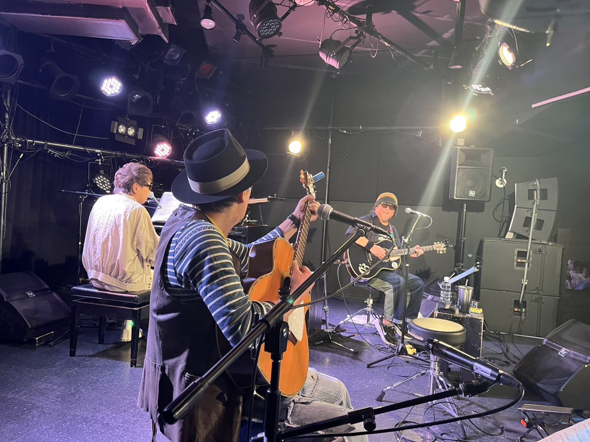 kinenaoto's tweet photo. TMNETWORKの第二の故郷、名古屋の公演が2日間、満員御礼で無事終わりました。メンバー、スタッフの皆様、また会場に来て頂いた方、来れなくて遠くで見守ってくれた方も、本当にありがとうございました😊

次は幼馴染もライブの札幌です！よろしくお願いします🙇

楽しかったな。バケラッタ‼️ https://t.co/AIv3ERIajl