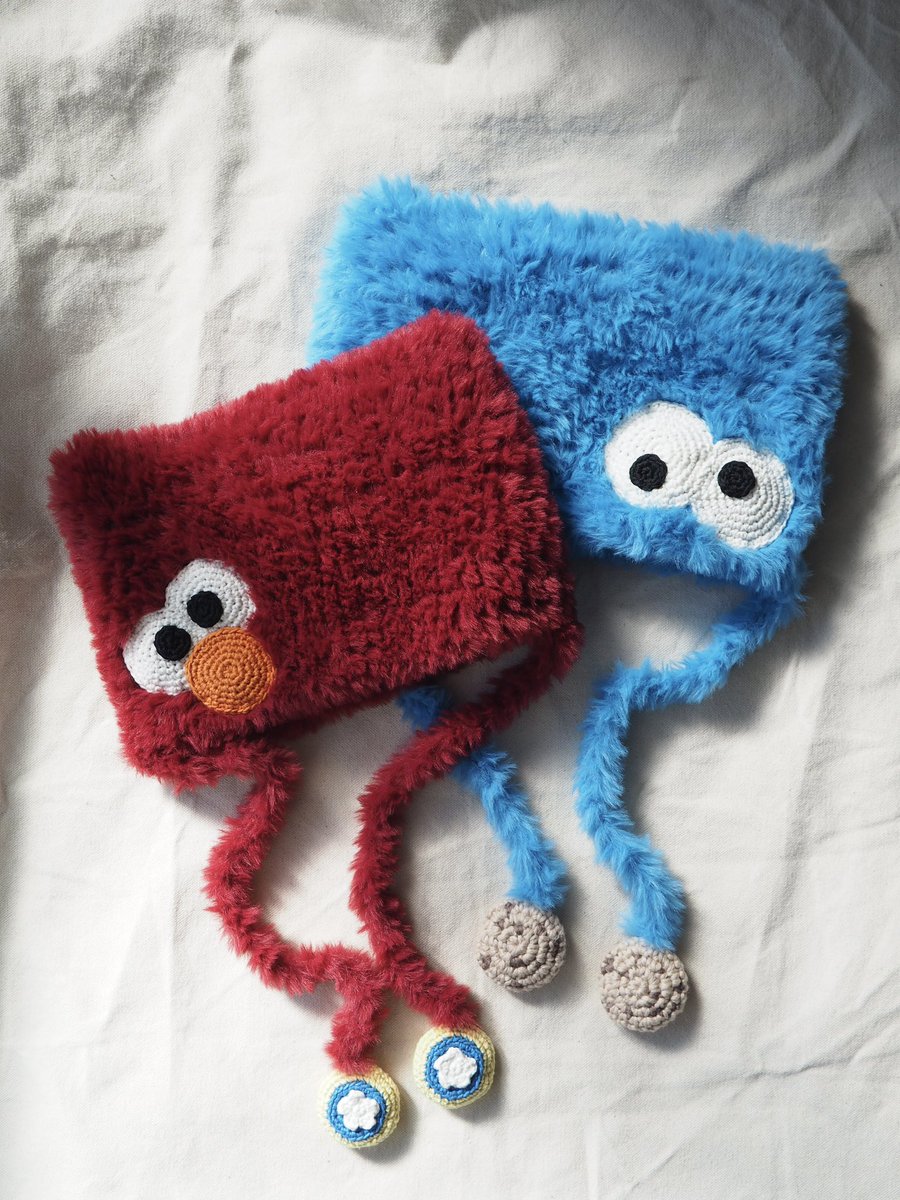 wataami_crochet's tweet photo. エルモ＆クッキーモンスターの
ファンキャップ編んでみた🧶⭐️🍪 https://t.co/lT70jHtA4t