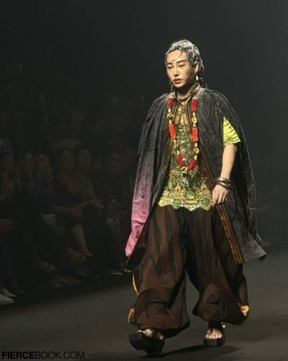 fiercebook_bkk's tweet photo. #เป๊กผลิตโชค ร่วมโชว์ในงาน SIAM PARAGON Bangkok International Fashion Week 2026 : NAGARA 

PECK BIFW26 SIAM PARAGON

#Fiercebook #Fiercelive #FiercelivebyJijie 
#SiamParagonBIFW2026xPeck
#NAGARA #BIFW2026 #PeckPaLitChoke https://t.co/zYmYb3L3nh