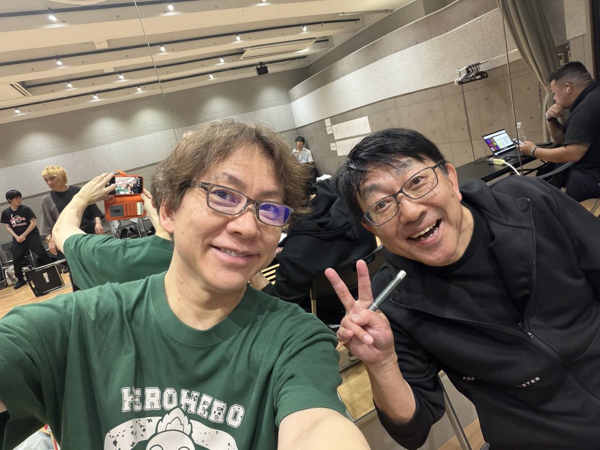 chikichikiko's tweet photo. 私の2回目！！
一足お先に千秋楽でした♪

なかなかエネルギーの必要な役どころでしたが、学びも多く、自分を奮い立たせて終える事ができました。

甘やかされてばかりではいかんよね〜（自戒）

#結びの風
#折笠愛
#関俊彦
#ダンディ商会 の皆様
様々な役を担当してくれた若者の皆さん！

千秋楽までお気をつけて〜ヾ(❀╹◡╹)ﾉﾞ❀