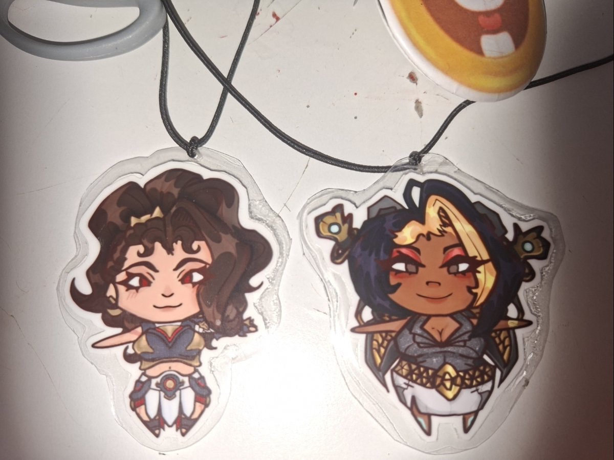 Circuit_Licker's tweet photo. considering this is going to be my shitpost account, here's keychains I made back in August 😛

If anyone wants, ill post the digital version so they can make some themselves 
#dominetta https://t.co/clXgIQyy24