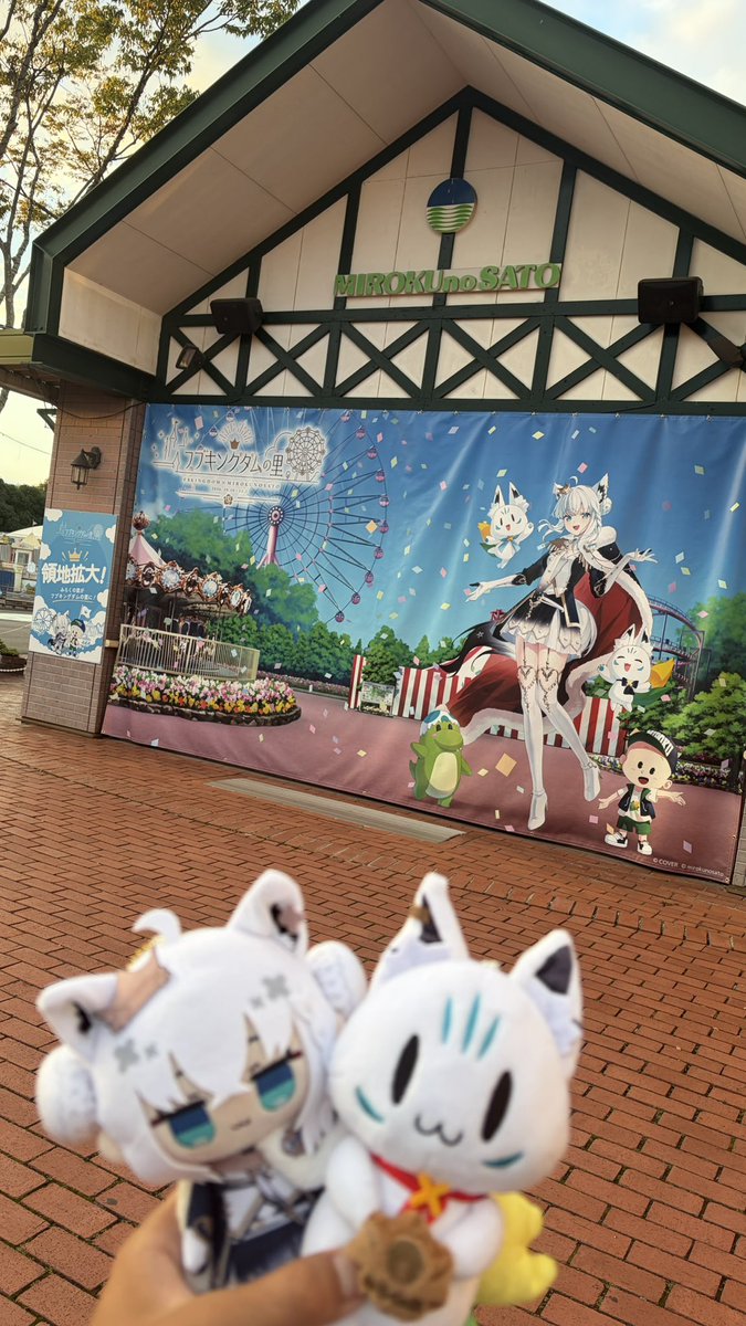 Raycha_0622's tweet photo. 初日おつ🌽でしたー！
グッズとかの列が長すぎてアトラクション乗る時間なかったけど最高に楽しかった！
#フブキングダムの里 https://t.co/JiaXbEeq8C