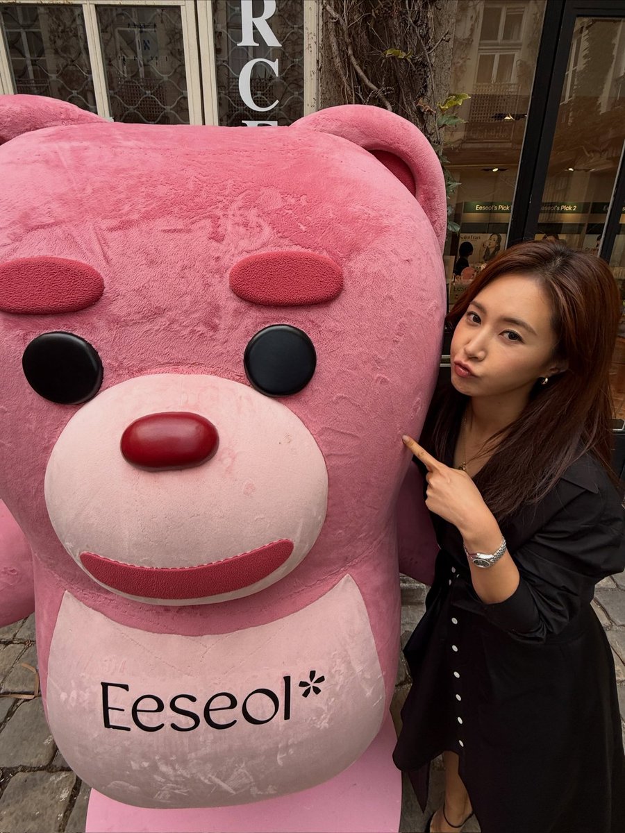 SNSDforever02's tweet photo. 261010 #๊ถ์ ๋ฆฌ ๊ณต์ ์ธ์คํ๊ทธ๋จ
KOREA BRAND EXPO <DAY 1>
ํฌํ ์๊ณผ ์ธํฐ๋ทฐ๋ฅผ ๋ง์น๊ณ ๋ทฐํฐ ํ ํฌ์ผ๋ฅผ ์ค๋น์ค์ธ ํ๋ฆฌ์ ์ ๋ฆฌ(@.yulyulk) ๐ซ๐ท
#kwonyuri #๊ถ์ ๋ฆฌ #kwonyuri_official
#koreabrandexpo #eeseol
https://t.co/Tf5CXAEXVq https://t.co/h6yH8xMHTn