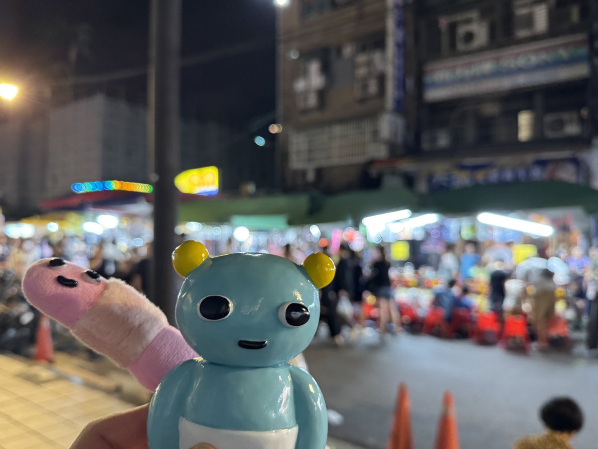 moja_sofvi's tweet photo. ミミプリ＆コロちゃんと台湾夜市😄
個人的に台湾料理と相性が良く、だいたい何食っても美味いのがありがたい
安くて美味いもんはローカル食堂
ちょい高いけど楽しみたいなら夜市です
#おふとん天国 https://t.co/bxQouCBugY