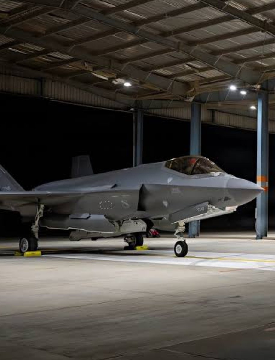 NavCom24's tweet photo. #BREAKING: US Air Force stopped Indian air chief from going close to F-35 aircraft in Jodhpur, India due to security issues. https://t.co/N7yT2TC9YB