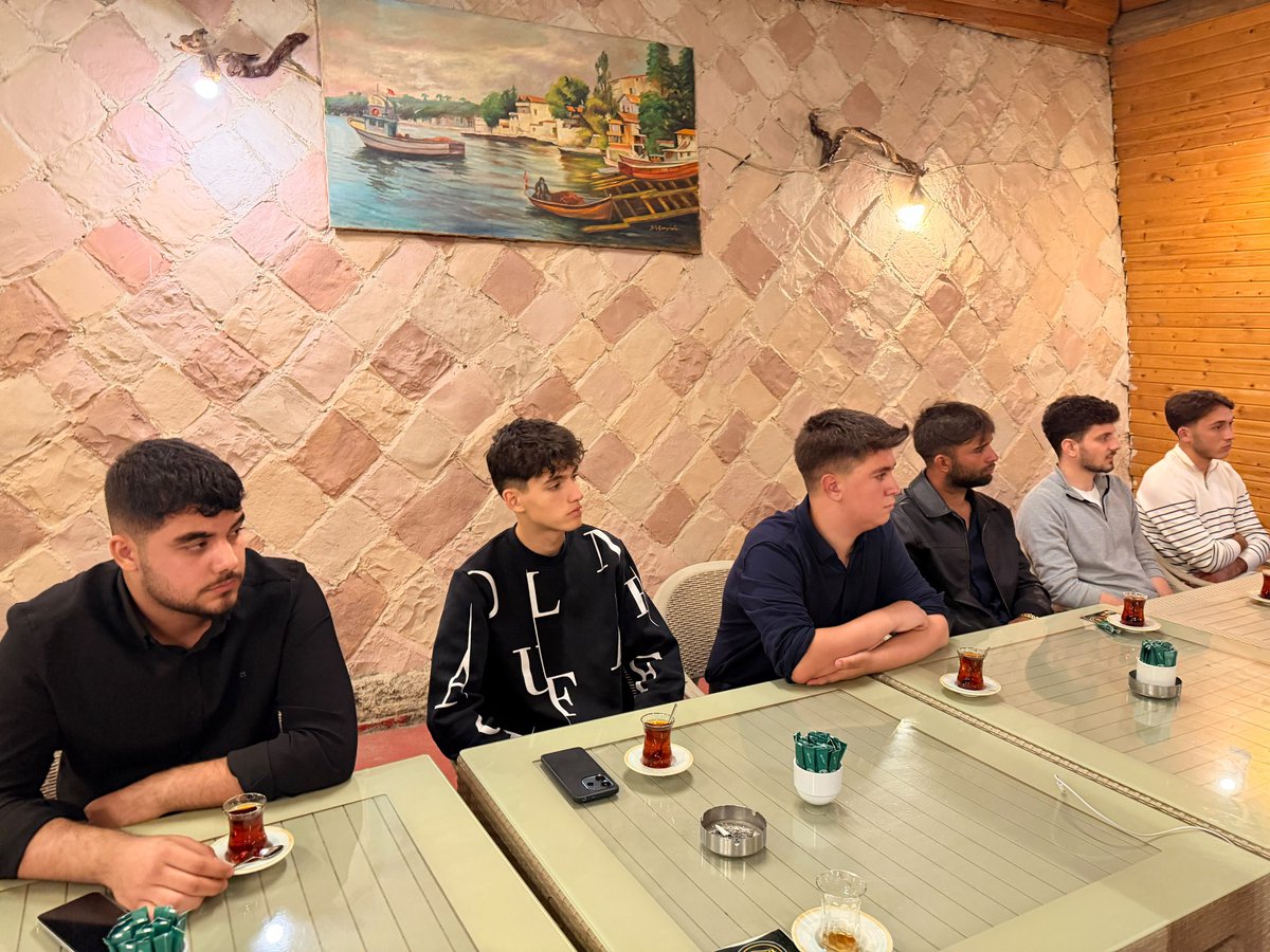 YPLise46's tweet photo. Ana kademe, kadın ve gençlik kolları yöneticilerimizle birlikte genç yol arkadaşlarımızla toplantımızı gerçekleştirdik. Birlikte çalışmaya, birlikte güçlenmeye devam ediyoruz. https://t.co/p4NAwmMdrt