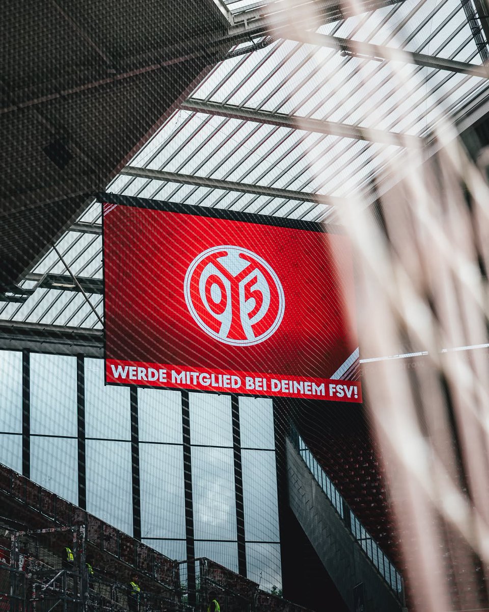 Mainz05en's tweet photo. Bundesliga is FINALLY BACK! 🔥

#Mainz05 #M05B04 https://t.co/Y78ZMtYjxK