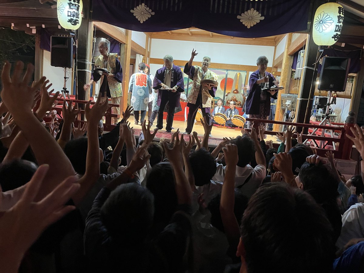 hachikumannn's tweet photo. 人生初の餅まき参戦 https://t.co/4XAAgG2j8Y