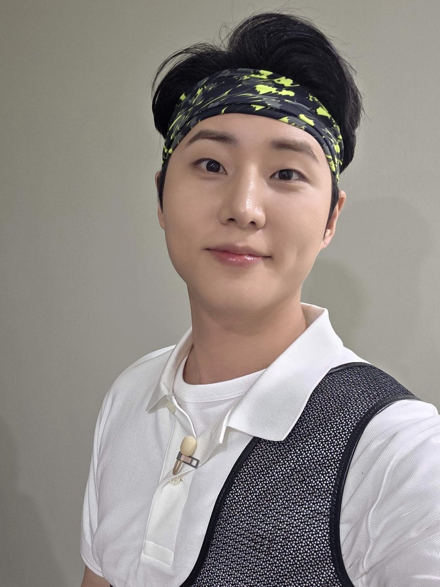 day6official's tweet photo. [ #DAY6_BEHIND ]

My Day를 향해 쏘는 화살 💘

#DAY6 #데이식스
#YoungK #영케이
#tvN #놀라운토요일 https://t.co/seiW5FcYYs