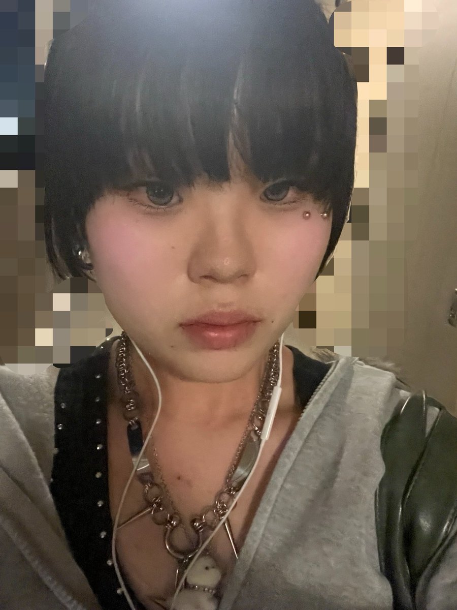bm_ngx's tweet photo. ネックレスめちゃくちゃかわいい https://t.co/YznXg5LqbI