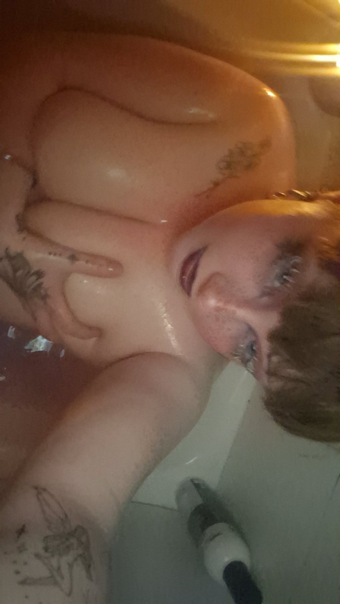 iluv2sin2's tweet photo. Some info, oh and theyre H cups lmaoo (yes my back hurts) https://t.co/2R6JITXFFZ
