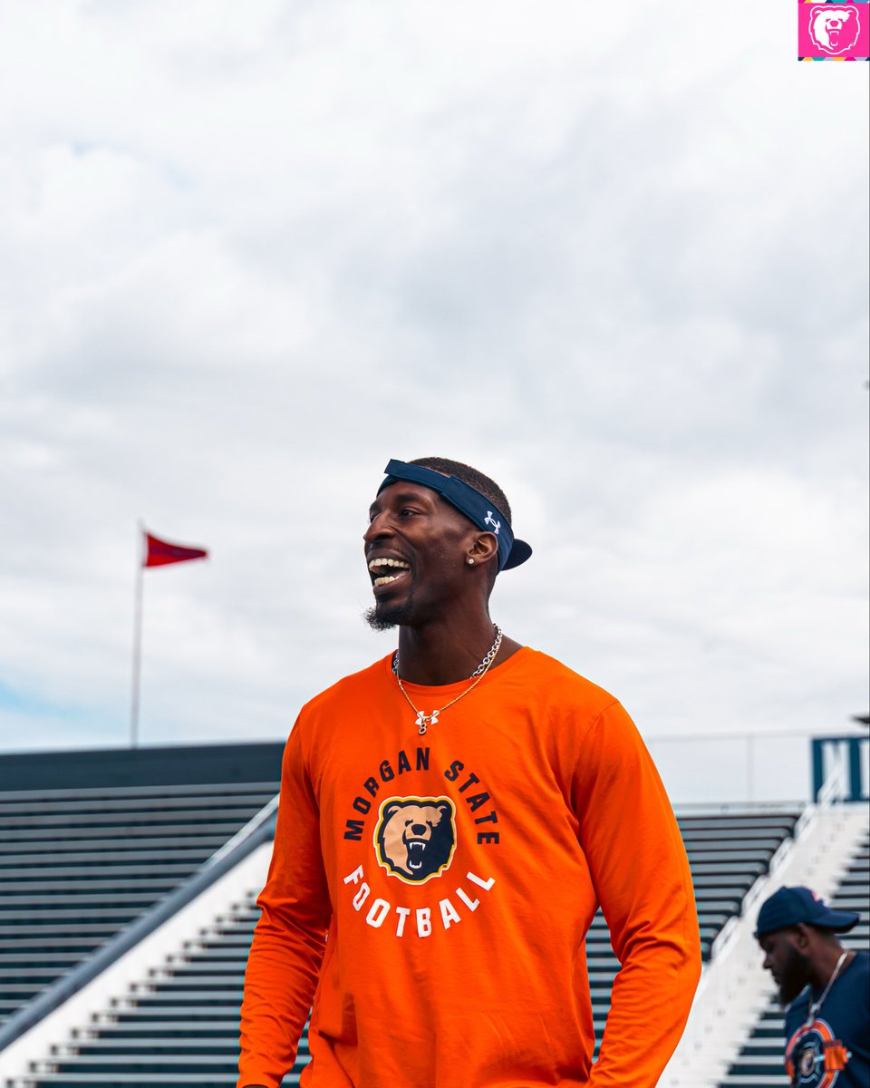 _CoachDoug's tweet photo. It’s time! ⌚️

Now boarding First Class and Priority Passengers 🛫 #TopFlight

#NationalTreasure 🧡💙🐻 https://t.co/u8Rjl247GE