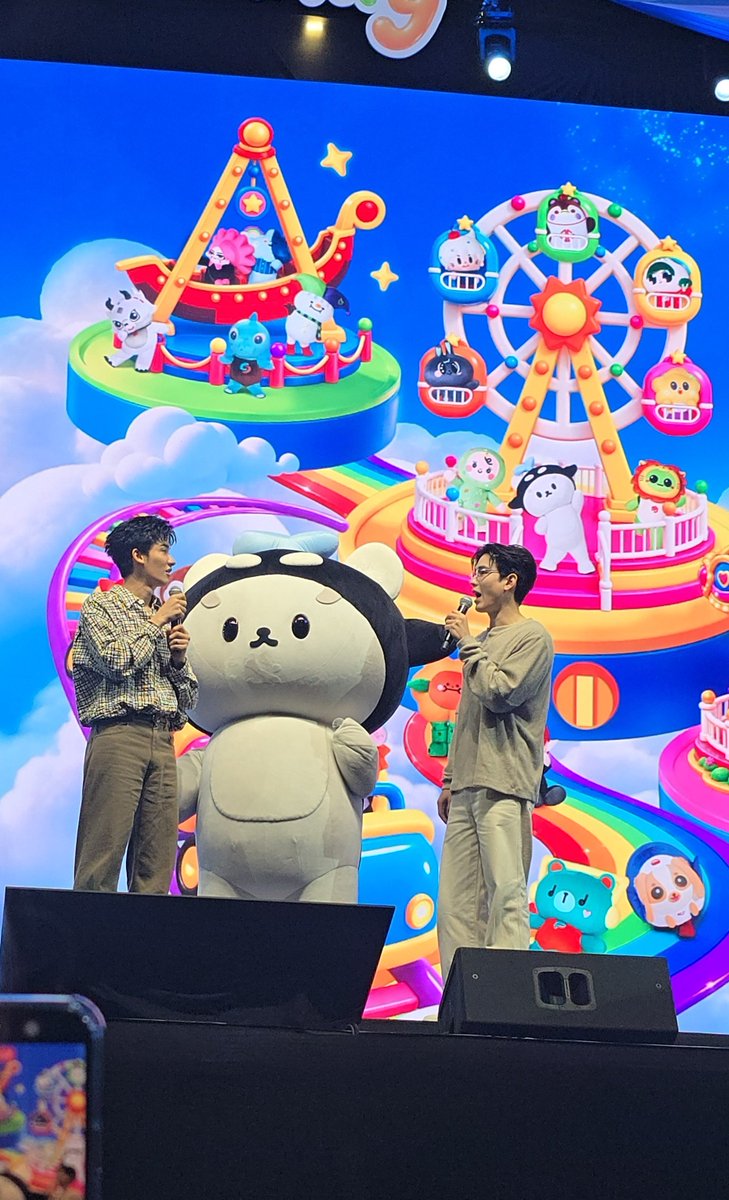 i_sanhita's tweet photo. SCREAMING CRYING THROWING UP! BESTEST DAY!!

TAYNEWSAN HAPPY FAMILY
#GMMTVFANIVAL2026HappyFamilyxTN #TayNew #เตนิว
Won #TayNew fansign!
I asked Tay how much sweet TayNew new series?
Tay marked 70% sweet!!!!
(Bdw he asked "How do you know there is a new series?" 😆 Then marked the answer.

I asked New if we will get PeteKao 10th anniversary concert?
He marked YESSSSSS and they said Yessss!