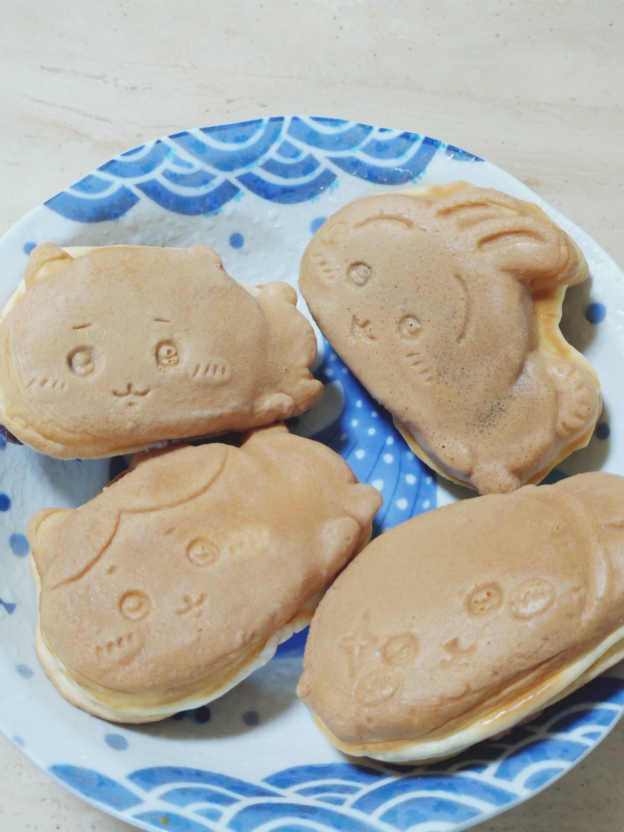 haduki_168's tweet photo. 今日買えた、ちいかわ焼き4個🌟とりあえずお皿に出したはよいけども…？ https://t.co/UGOW92q8ej