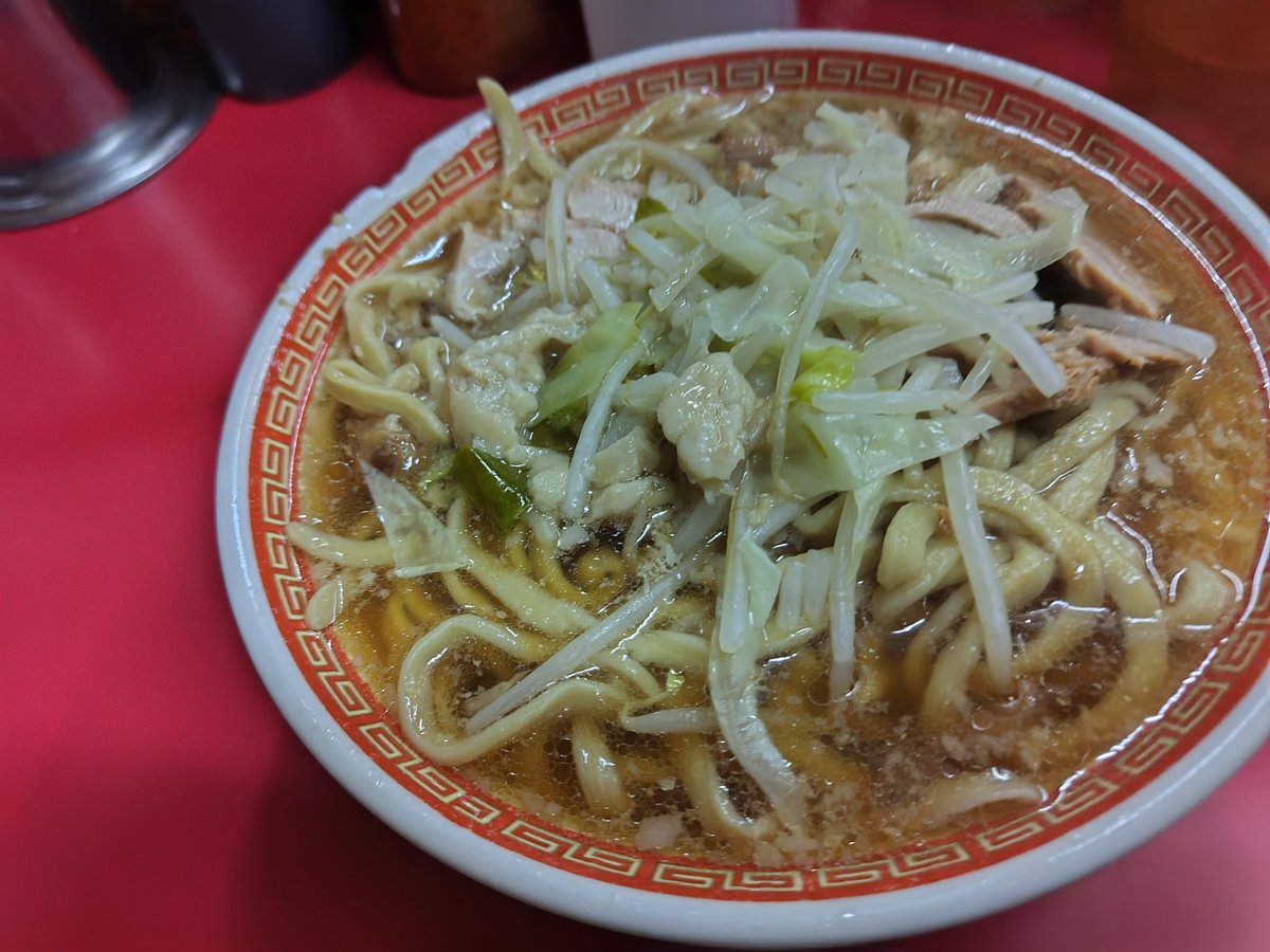 IkedaPad's tweet photo. ラーメン二郎目黒店　小ラーメンアブラマシ
大会後、店主さんという情報を聞き進路変更して友達と訪問。並び50分。
美味すぎる！！！！！至高とはこのことかと思わされる神の一杯により、無事ジロリアンを一人増やすことに成功するなどした https://t.co/xOGNtWzb36
