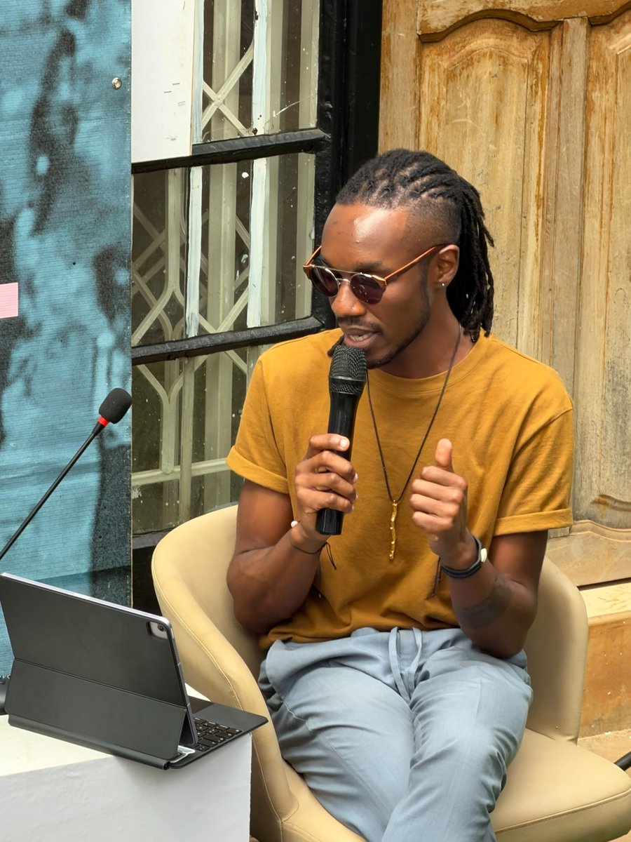 HumanRightsArts's tweet photo. Panel discussion on  who owns your voice? Our lives online. With @SanyuMulungi, Raymond B Amumpaire and Athena Ibembe.

Moderated by Imani

#HumanRightsArtsFestivalUG 
#ThreadsOfBelonging https://t.co/kwHqZoKQ9X