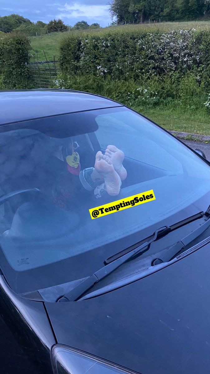 TemptingSoles26's tweet photo. Traffic isn't so bad when this is your view... 👣🔥

#Feet #FeetFetish #Soles #Toes #CrossedSoles https://t.co/1bm5AMYvSX