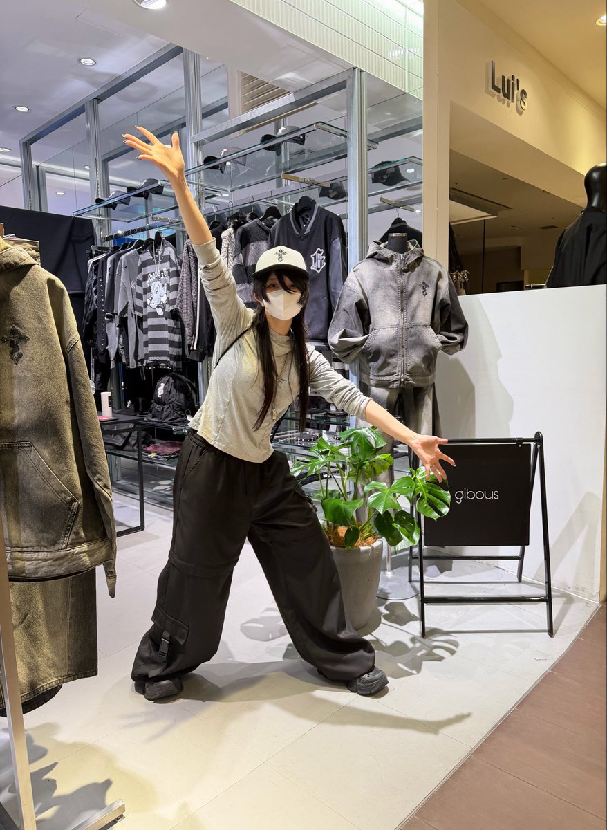 eyeshiny_gibous's tweet photo. 大阪popupOFFショット(｢･ﾛ･)｢ https://t.co/VqAb9knsVO