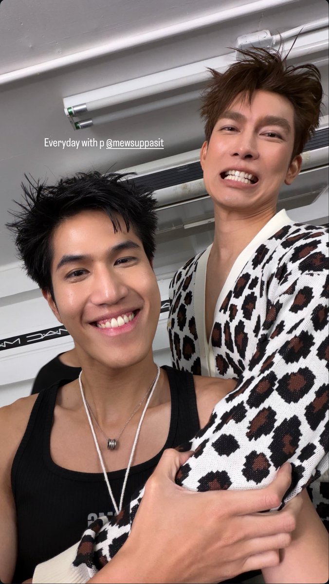 myworldspt's tweet photo. เจอกันทุกวันจริงๆ 😆

MEW BIFW26 SIAM PARAGON

#pkaw26RebloomxMew
#SiamParagonBIFW2026xMew
@MSuppasit #MewSuppasit https://t.co/jfjKUzvDP4