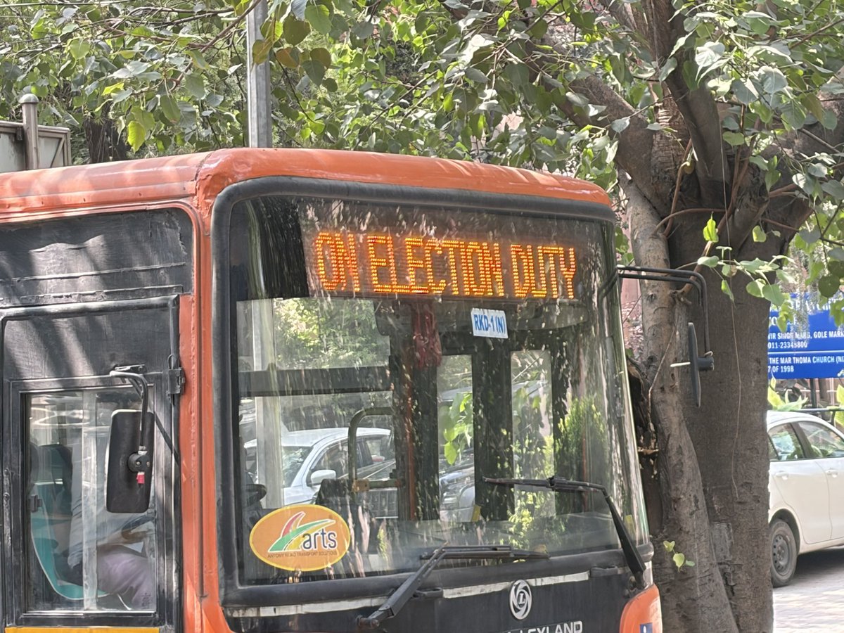 jahnavi_sen's tweet photo. @thewire_in Some of the buses Delhi Police is using to detain those protesting against the chief election commissioner are marked ‘election duty’. @thewire_in https://t.co/aiJVxu2LFl