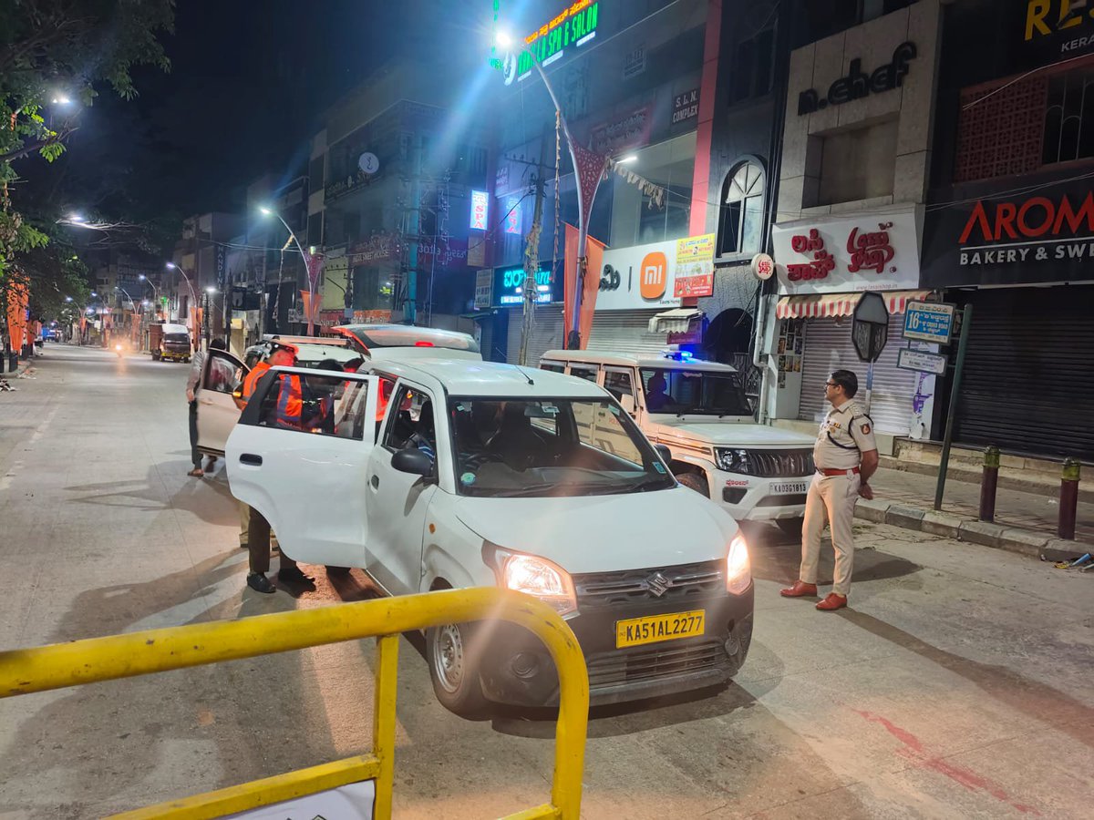 DCPNEBCP's tweet photo. In accordance with the directions of the Hon’ble Commissioner of Police, Bengaluru City, a special vehicle checking drive was conducted within the jurisdiction of Yelahanka Newtown Police Station, NorthEast Division.

As part of the operation, 30 suspicious vehicles were inspected to verify vehicle documents and check for any irregularities.

Drive was aimed at strengthening preventive policing, deterring criminal activities, and maintaining law and order. Bengaluru City Police continues to undertake such proactive measures to enhance public safety and ensure a secure environment for all citizens.

ಮಾನ್ಯ ಪೊಲೀಸ್ ಆಯುಕ್ತರು, ಬೆಂಗಳೂರು ನಗರ ರವರ ಆದೇಶದ ಮೇರೆಗೆ, ಈಶಾನ್ಯ ವಿಭಾಗದ ಯಲಹಂಕ ನ್ಯೂ ಟೌನ್ ಪೊಲೀಸ್ ಠಾಣಾ ವ್ಯಾಪ್ತಿಯಲ್ಲಿ ವಿಶೇಷ ವಾಹನ ತಪಾಸಣಾ ಕಾರ್ಯಾಚರಣೆ ನಡೆಸಲಾಯಿತು.

ಈ ಕಾರ್ಯಾಚರಣೆಯ ಸಂದರ್ಭದಲ್ಲಿ ಅನುಮಾನಾಸ್ಪದವಾಗಿ ಕಂಡುಬಂದ 30 ವಾಹನಗಳನ್ನು ತಡೆದು ತಪಾಸಣೆ ನಡೆಸಲಾಯಿತು. ವಾಹನಗಳ ನೋಂದಣಿ ದಾಖಲೆಗಳು, ಚಾಲಕರ ವಿವರಗಳು ಹಾಗೂ ಇತರ ಅಗತ್ಯ ದಾಖಲೆಗಳನ್ನು ಪರಿಶೀಲಿಸುವ ಮೂಲಕ ಕಾನೂನುಬಾಹಿರ ಚಟುವಟಿಕೆಗಳನ್ನು ತಡೆಗಟ್ಟಲು ಕ್ರಮ ಕೈಗೊಳ್ಳಲಾಯಿತು.

ಸಾರ್ವಜನಿಕರ ಸುರಕ್ಷತೆಯನ್ನು ಖಚಿತಪಡಿಸುವುದು, ಅಪರಾಧ ಚಟುವಟಿಕೆಗಳಿಗೆ ಕಡಿವಾಣ ಹಾಕುವುದು ಹಾಗೂ ಪ್ರದೇಶದಲ್ಲಿ ಕಾನೂನು ಸುವ್ಯವಸ್ಥೆಯನ್ನು ಕಾಪಾಡುವ ಉದ್ದೇಶದಿಂದ ಈ ಕಾರ್ಯಾಚರಣೆ ನಡೆಸಲಾಯಿತು. ಸಾರ್ವಜನಿಕರು ಸಂಚಾರ ನಿಯಮಗಳನ್ನು ಪಾಲಿಸುವಂತೆ ಹಾಗೂ ತಪಾಸಣೆಯ ಸಂದರ್ಭದಲ್ಲಿ ಪೊಲೀಸ್ ಇಲಾಖೆಯೊಂದಿಗೆ ಸಹಕರಿಸುವಂತೆ ಮನವಿ ಮಾಡಲಾಗಿದೆ.

#DcpNorthEast #JointCpEast #BengaluruCityPolice

@BlrCityPolice @CPBlr @DgpKarnataka