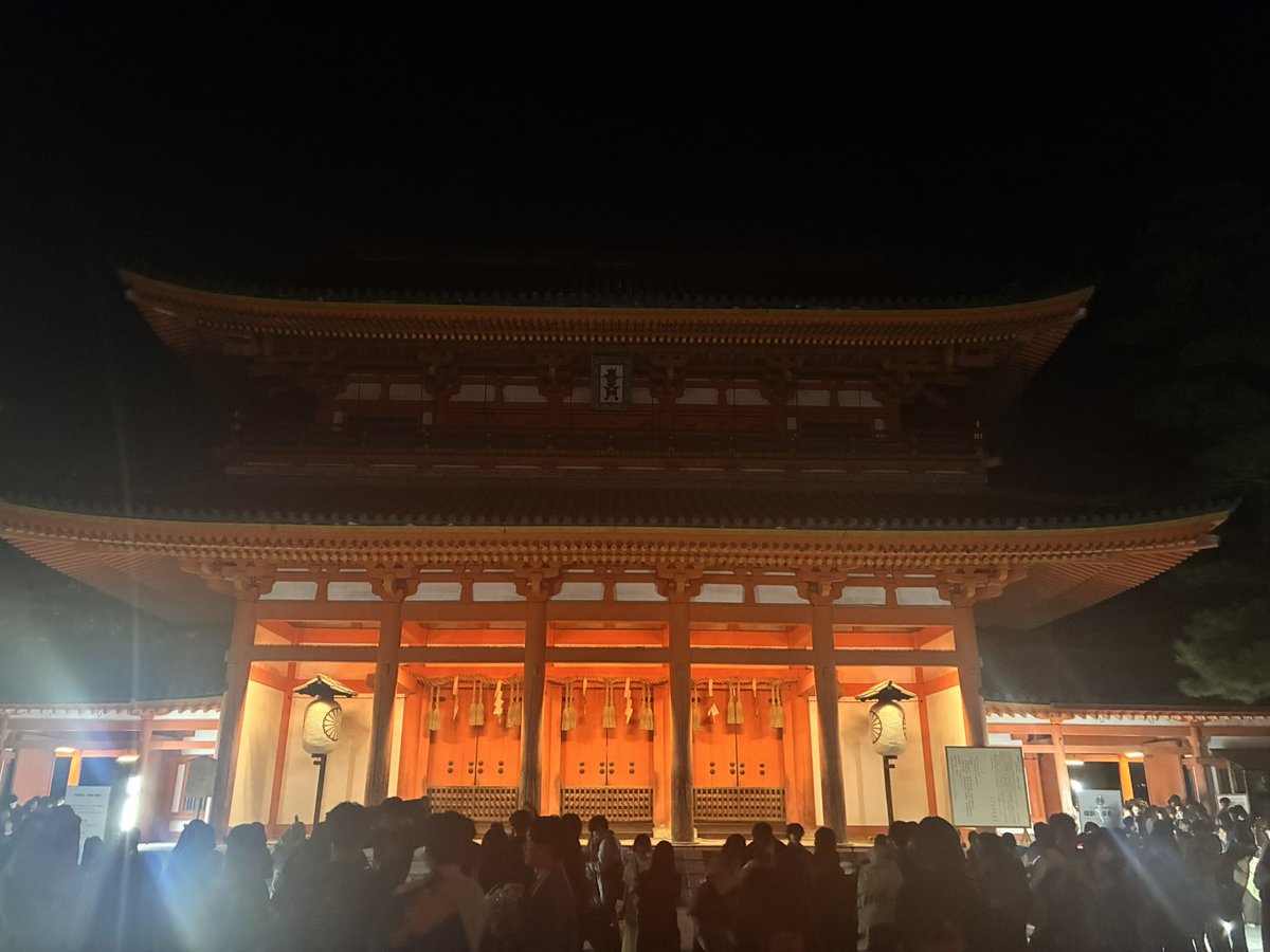 s0ccer1103's tweet photo. 今日のChevon

・平安神宮のライブ史上最高動員数

・Chevon初の夜の野外

・平安神宮が良く似合う

・照明バチバチ

・茉優ちゃん、悪魔みたいな笑い方する

・Ktjm、いいところでギターの音が出ない

・比較的新しい曲連打

・茉優ちゃん、歌がくそ上手い

・爆盛り上がり

記憶に鮮明に刻まれた https://t.co/ZVCOdxptBu