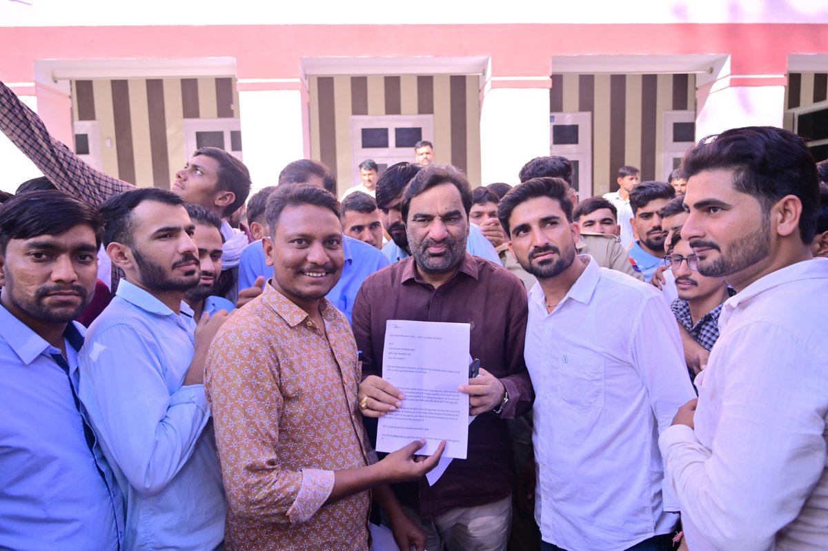 hanumanbeniwal's tweet photo. आज दोपहर को बीकानेर पहुंचने पर स्थानीय नागरिकों व पार्टी परिवार के सदस्यों ने स्वागत किया | इस अवसर पर जन - समस्याओं को भी सुना तथा मीडिया के साथियों से भी संवाद किया |
@rlp https://t.co/1R7CDPuiUe