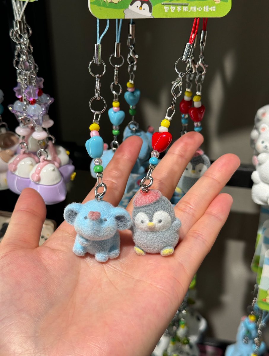 dJejingga's tweet photo. HAH GEMES BANGET... PHONE CHARM BUAT COUPLE SAMA PACAR NIH 🥹🤚 https://t.co/8wQODxqG2F