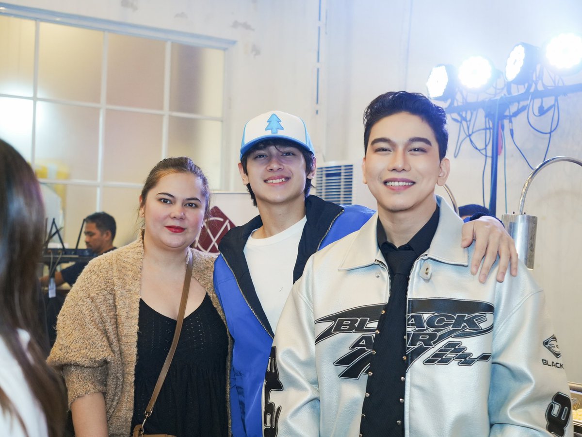 roxsantos's tweet photo. Thank you to everyone who came and made my special day even more meaningful. I’m truly grateful to have all of you in my life.

Love you all! ❤️ https://t.co/5ZukCe0gHY