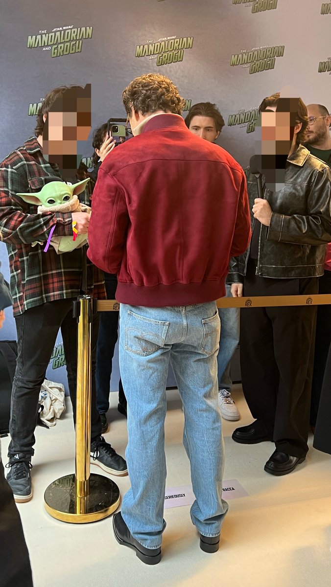 JeansArePunk's tweet photo. everybody say thank you jamie https://t.co/ekAcaavR37