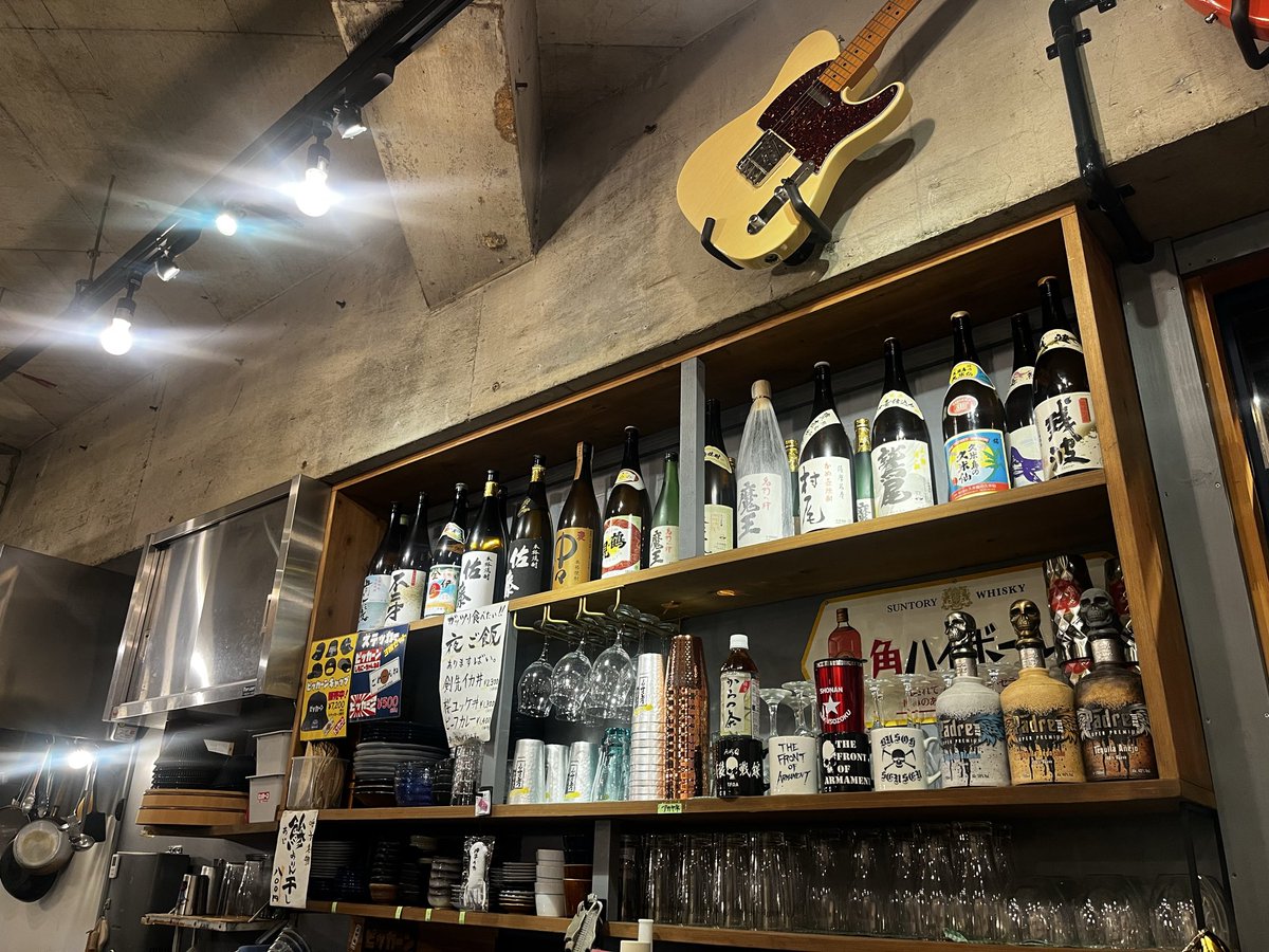 chi1781's tweet photo. 本日はコチラ
 #新宿251 
パタパタママしもにーのお店に行ってきました！
まずは、しもにーとバイトのペルソナ君とお店の感じを✨
お料理めちゃうまぁ〜でしたよ！⬇️へ https://t.co/YpLrCcZv0j