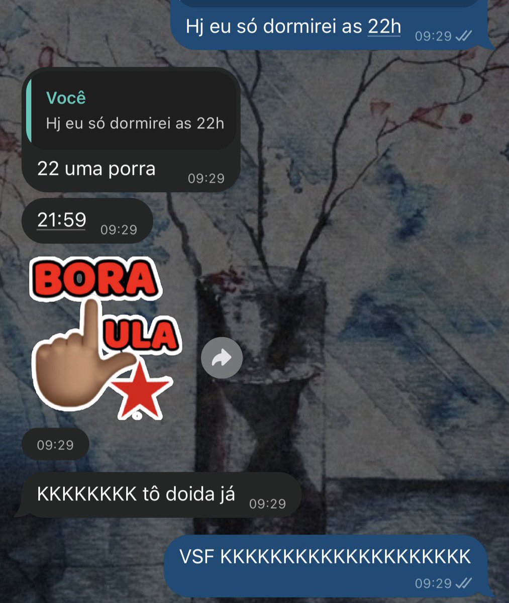 shyunholy's tweet photo. falei pra minha irmã que ia dormir às 22... https://t.co/qJx4JZkgIS